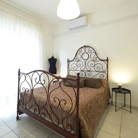 Casa Rosso Melograno Alassio